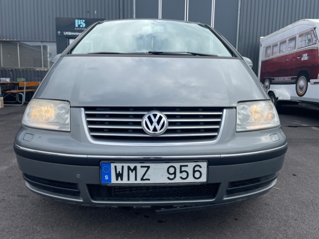 1205466-8 Volkswagen Sharan 1.8 T, 7-seater -2005