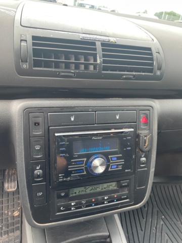 1205466-12 Volkswagen Sharan 1.8 T, 7-seater -2005