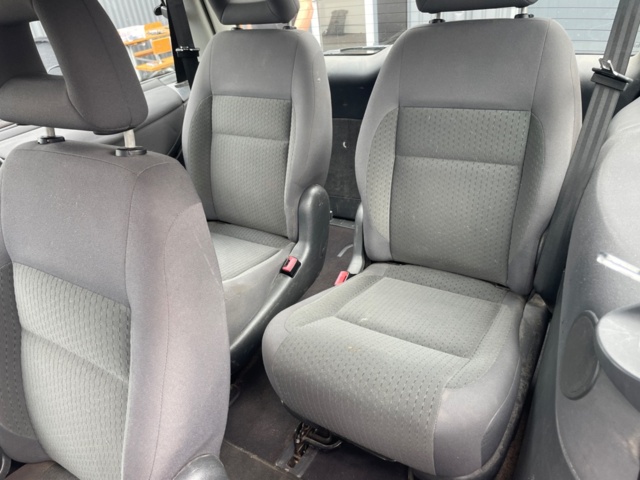 1205466-14 Volkswagen Sharan 1.8 T, 7-seater -2005