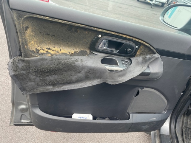 1205466-16 Volkswagen Sharan 1.8 T, 7-seater -2005