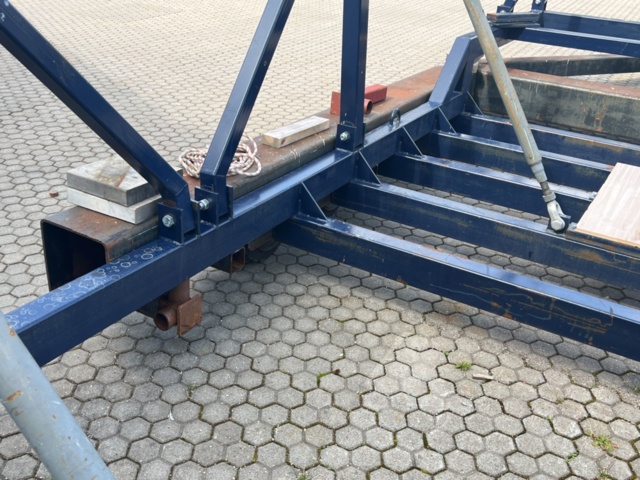 1180799-11 Boat cradle on wheels/boat trailer