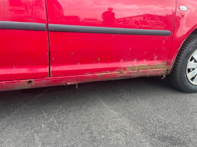 1205459-17 Volkswagen Caddy Van 1.9 TDI -2007 (repair item)