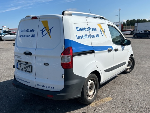 1192980-4 Ford Transit Courier -2016