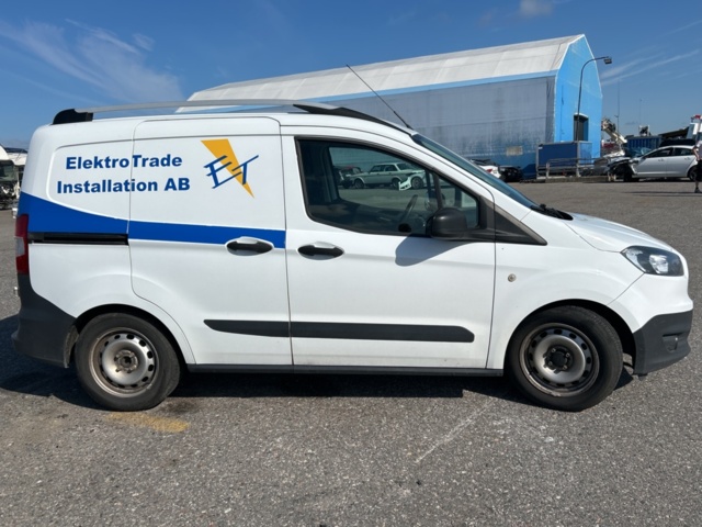 1192980-5 Ford Transit Courier -2016
