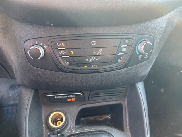 1192980-15 Ford Transit Courier -2016