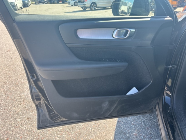 1228346-9 Volvo XC40 -2021