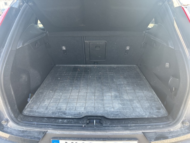 1228346-21 Volvo XC40 -2021