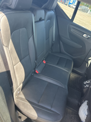 1228346-23 Volvo XC40 -2021