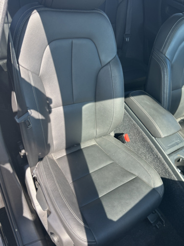 1228346-27 Volvo XC40 -2021