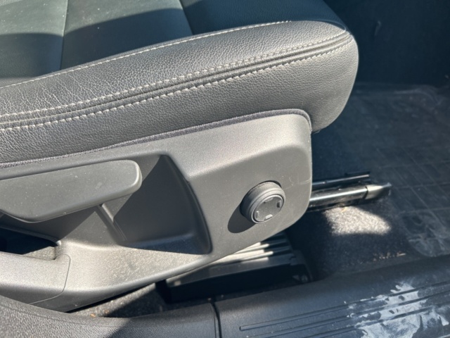 1228346-28 Volvo XC40 -2021