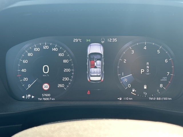 1228346-12 Volvo XC40 -2021