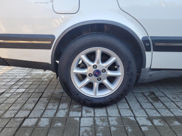 1211231-36 Saab 9000 CD -1989