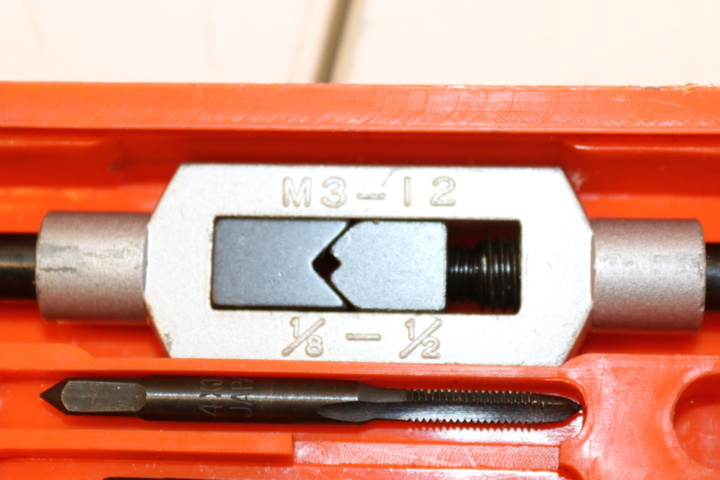 1211216-3 Gängverktyg & märkmaskin