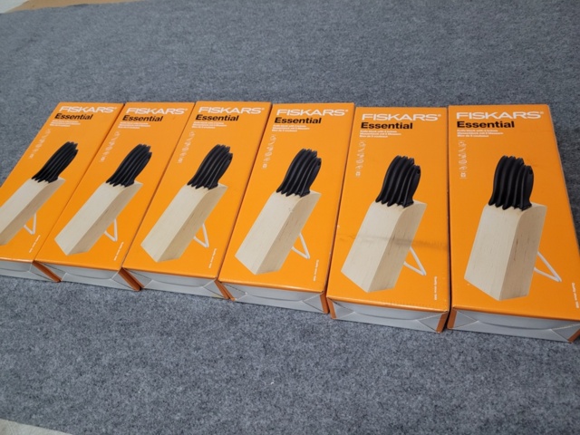 1222620-1 Fiskars Essential Knife Set Block 6pcs
