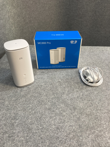 1200585-1 5G Router with accessories - ZTE MC888 Pro