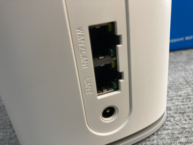 1200585-4 5G Router with accessories - ZTE MC888 Pro