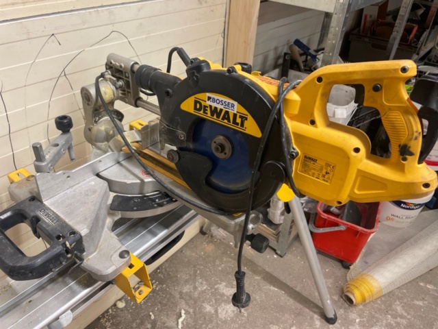 1224170-2 Cut & miter saw DeWalt DWS 774 with stand
