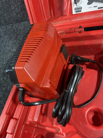 1178360-5 Angle grinder with accessories - Hilti AG 125-A22