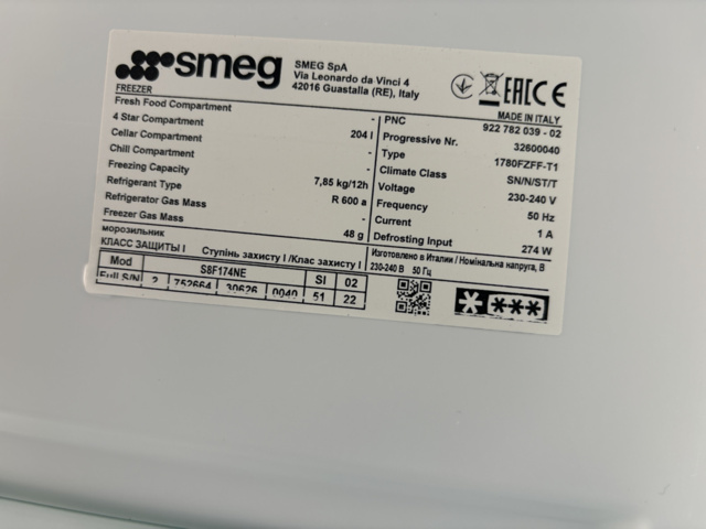 1137532-9 SMEG Frys Integrerat Universell Vit S8F174NE