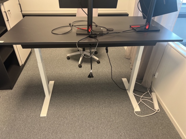 1180873-1 Office furniture - desk, with office chair - EFG