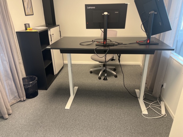 1180873-3 Office furniture - desk, with office chair - EFG