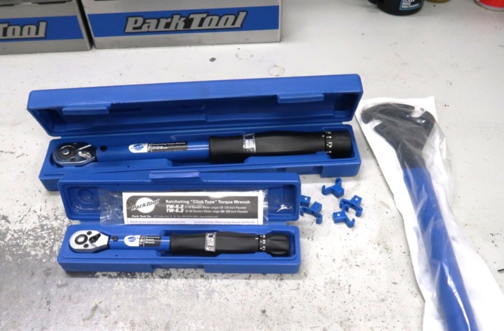 773618-2 Verktygstavla och bänk med div verktyg