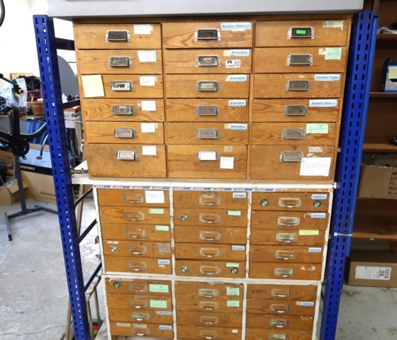 773628-1 Reservdelar i lådor