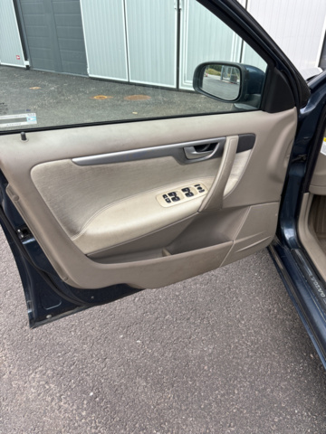 1234633-11 Volvo V70 -2005