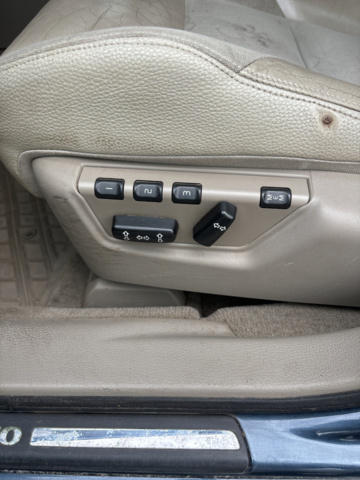 1234633-12 Volvo V70 -2005