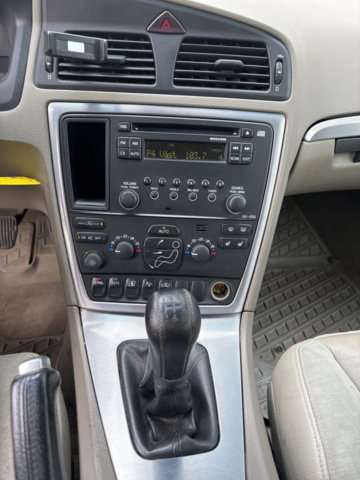 1234633-21 Volvo V70 -2005