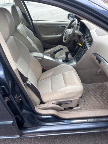 1234633-13 Volvo V70 -2005