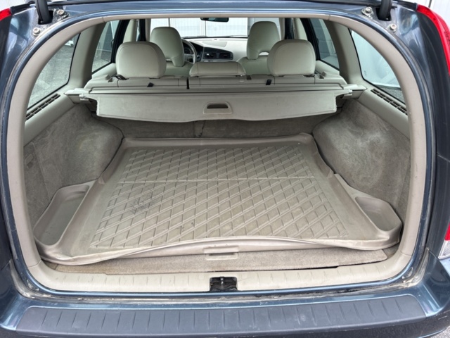 1234633-18 Volvo V70 -2005