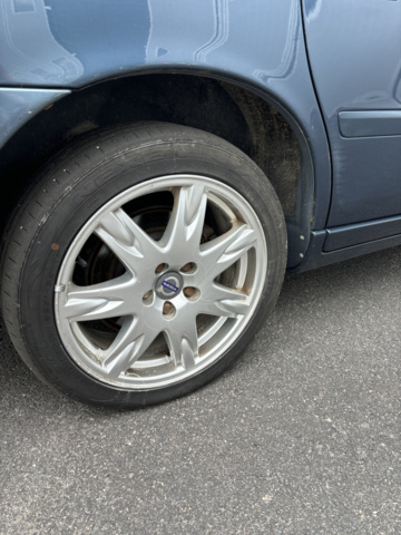 1234633-27 Volvo V70 -2005