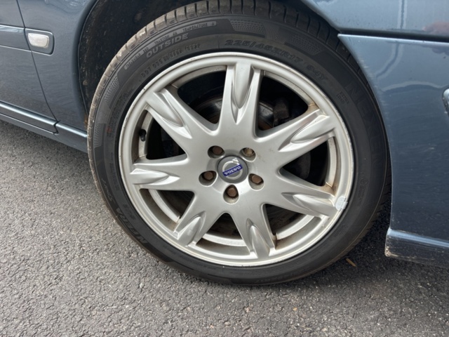 1234633-28 Volvo V70 -2005