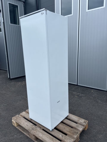 1137533-3 SMEG Integrated Refrigerator Universal White S8L1743E