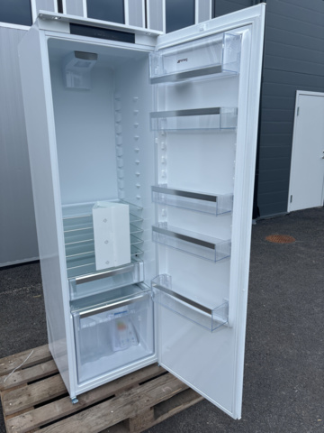 1137533-6 SMEG Integrated Refrigerator Universal White S8L1743E