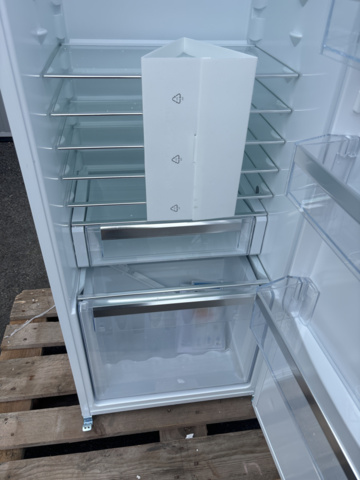 1137533-7 SMEG Integrated Refrigerator Universal White S8L1743E