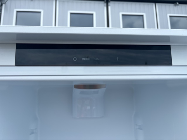 1137533-8 SMEG Integrated Refrigerator Universal White S8L1743E