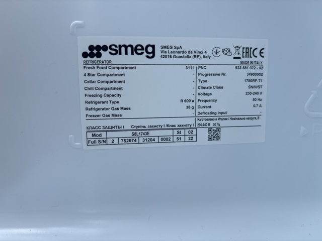 1137533-9 SMEG Integrated Refrigerator Universal White S8L1743E