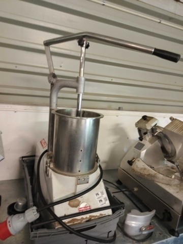 1134748-1 Pouring machine / vegetable cutter