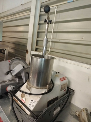 1134748-3 Pouring machine / vegetable cutter