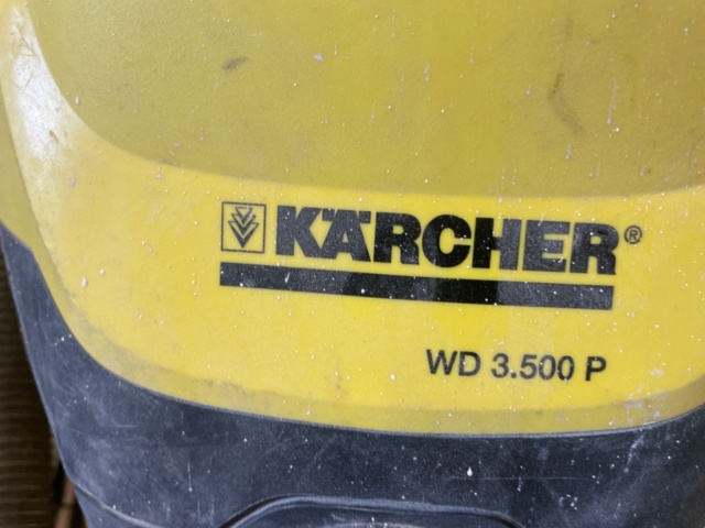 1224209-3 2 vacuum cleaners Kärcher, Nilfisk and pressure washer Kärcher