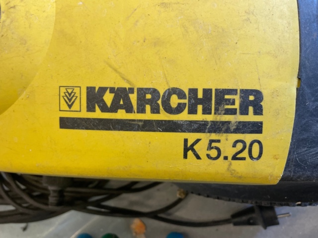 1224209-4 2 vacuum cleaners Kärcher, Nilfisk and pressure washer Kärcher