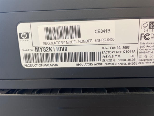 1224219-3 Arbetsbord med skruvstycke, skrivare, kaffebryggare, micro