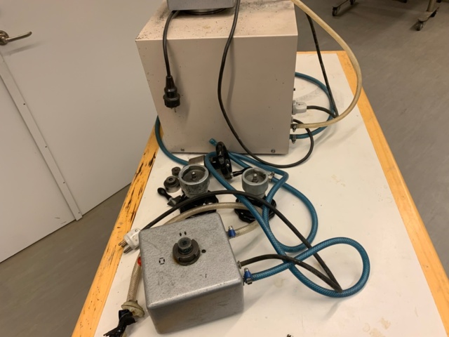 1239808-7 Injection molding machine/press molding machine - Struers Prontopress 9998