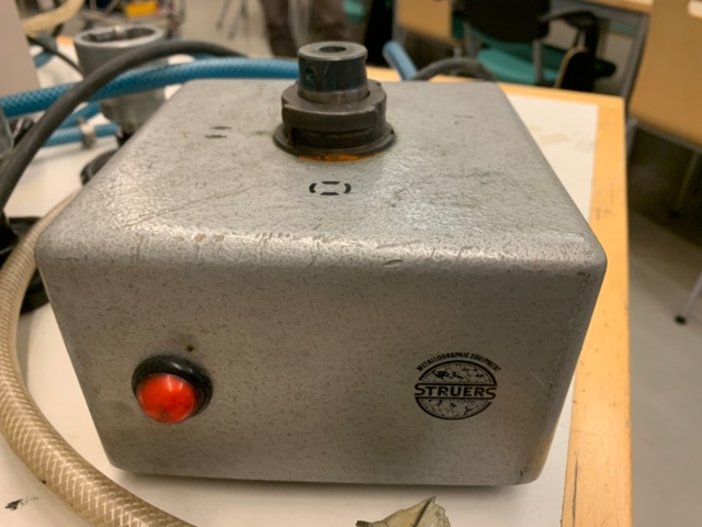 1239808-8 Injection molding machine/press molding machine - Struers Prontopress 9998