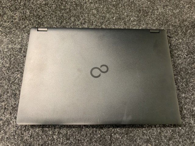 1232246-2 Laptop Fujitsu Lifebook E Series E5511 with dock Fujitsu
