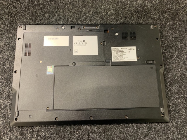 1232246-4 Laptop Fujitsu Lifebook E Series E5511 with dock Fujitsu