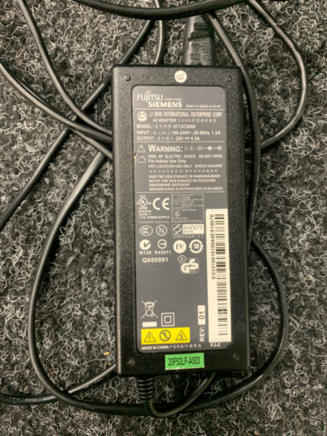 1232246-11 Laptop Fujitsu Lifebook E Series E5511 with dock Fujitsu