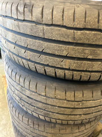 1234945-8 Volvo original rims with tires 235/55R18